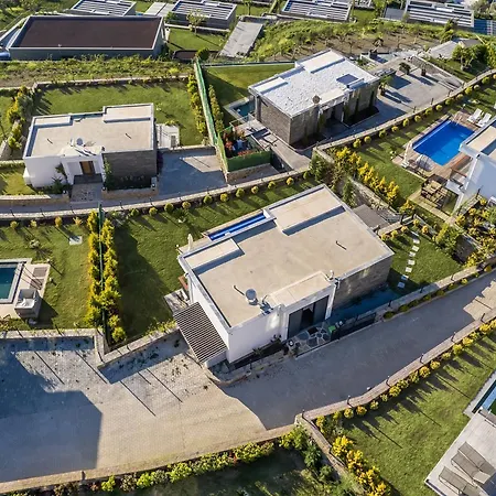 Villa Naya